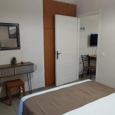 Apartment Alexandra'S Glifa Apartments Glífa