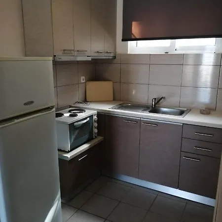 Alexandra'S Glifa Apartments
