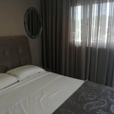 Alexandra'S Glifa Apartments *