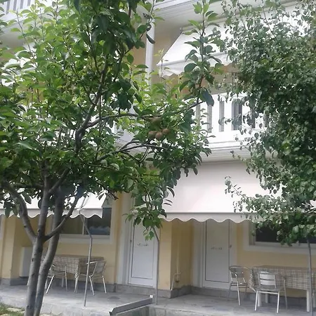 Alexandra'S Glifa Apartments